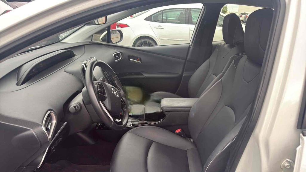 Used 2022 Toyota Prius Prime XLE FWD image 8