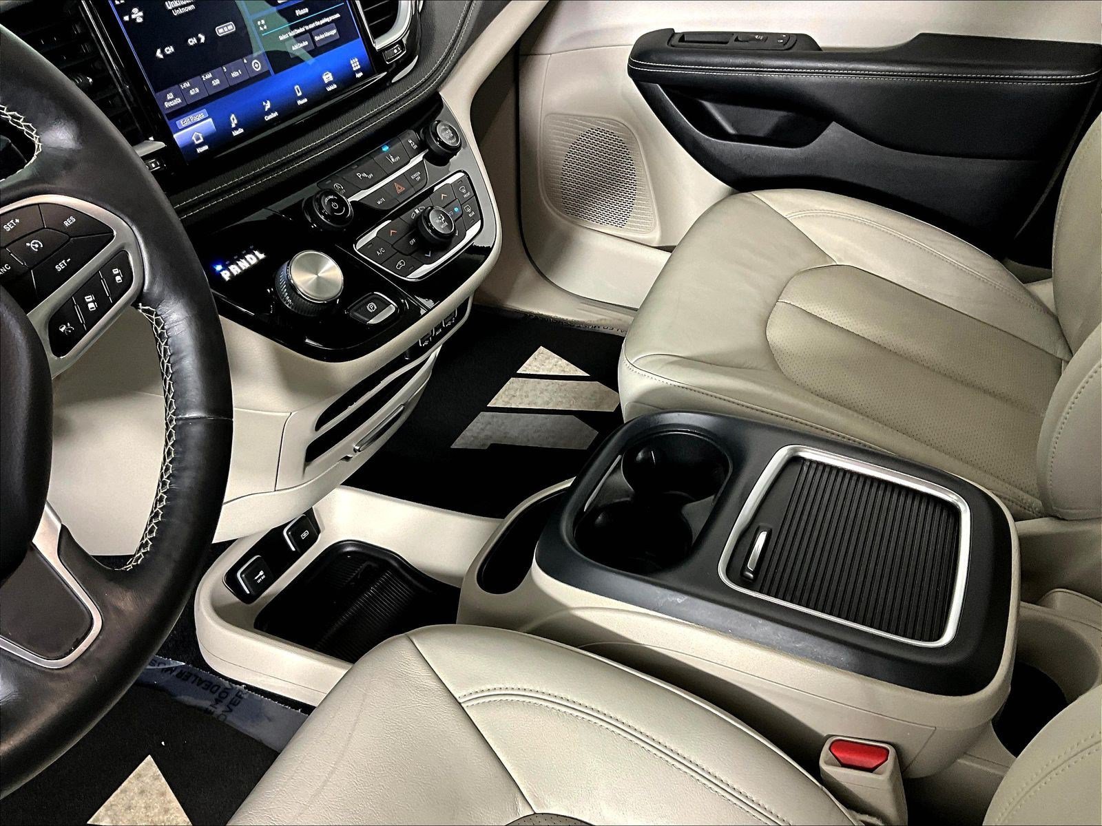Used 2021 Chrysler Pacifica Touring-L FWD image 18