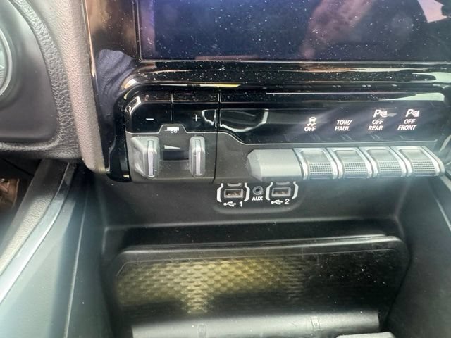 Used 2020 RAM 1500 Laramie w/ Sport Appearance Package AWD/4WD image 13