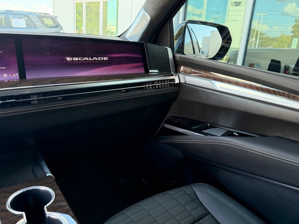 Used 2026 Cadillac Escalade Platinum Sport w/ LPO, ONYX Package AWD/4WD image 29