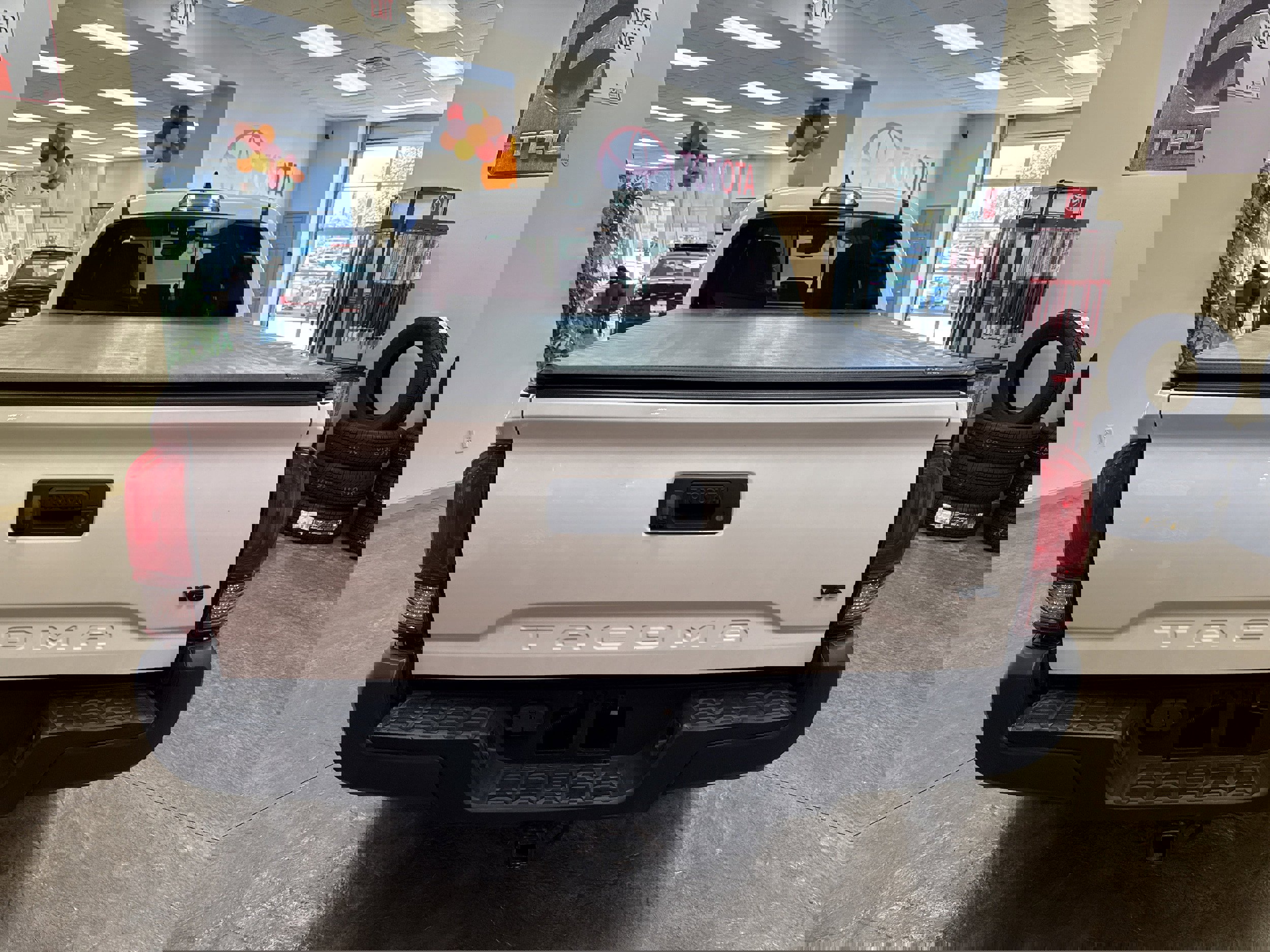 Used 2019 Toyota Tacoma TRD Off-Road image 8