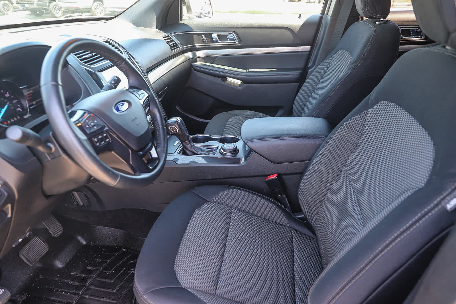 Used 2018 Ford Explorer XLT w/ Equipment Group 201A AWD/4WD image 20