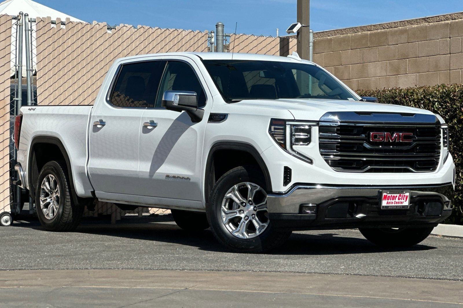 Certified 2025 GMC Sierra 1500 SLT AWD/4WD image 2