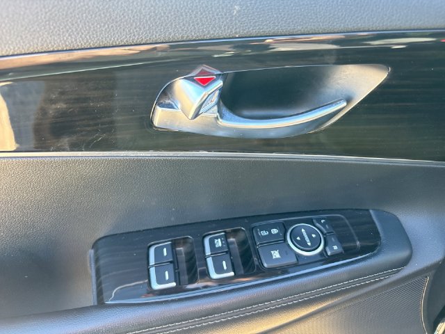 Used 2019 Kia Sorento L FWD image 13