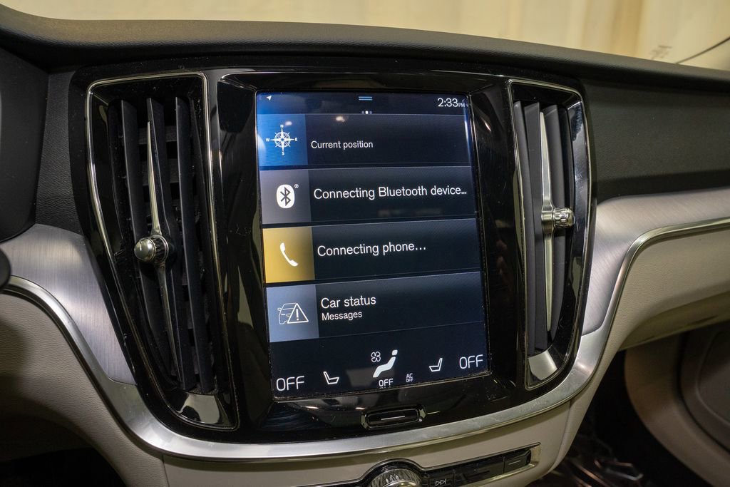 Used 2019 Volvo V60 T5 Momentum image 13