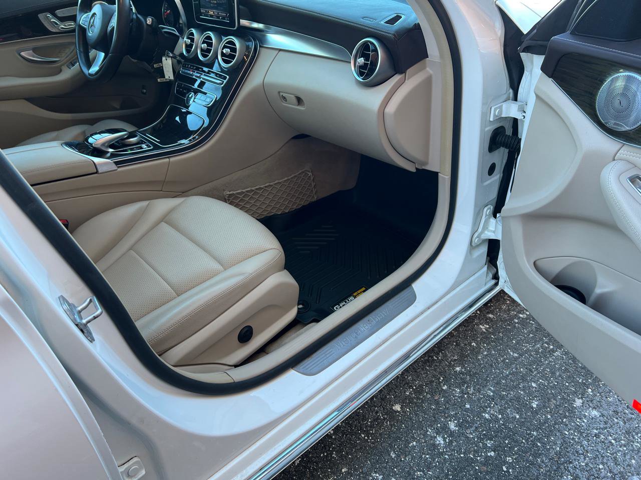 Used 2015 Mercedes-Benz C 300 4MATIC Sedan w/ Premium 1 Package image 17