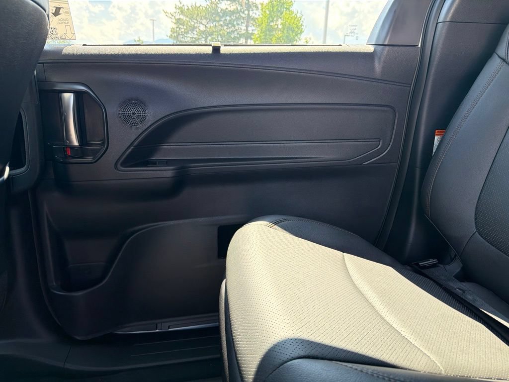 Used 2026 Toyota Sienna Limited FWD image 13