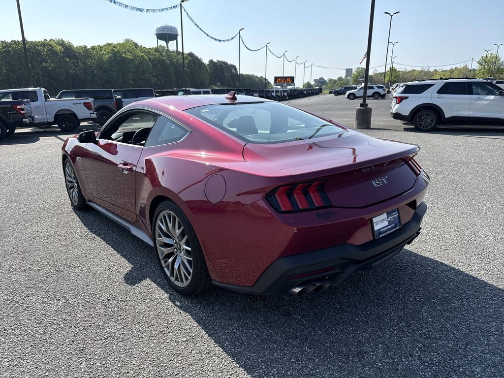 Used 2025 Ford Mustang GT Premium RWD image 5