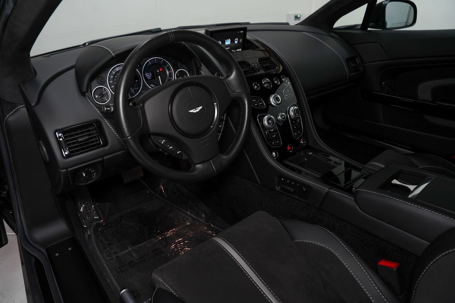 Used 2017 Aston Martin V12 Vantage S RWD image 10