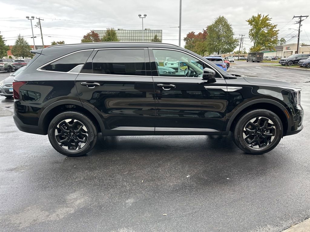 Used 2025 Kia Sorento S image 5