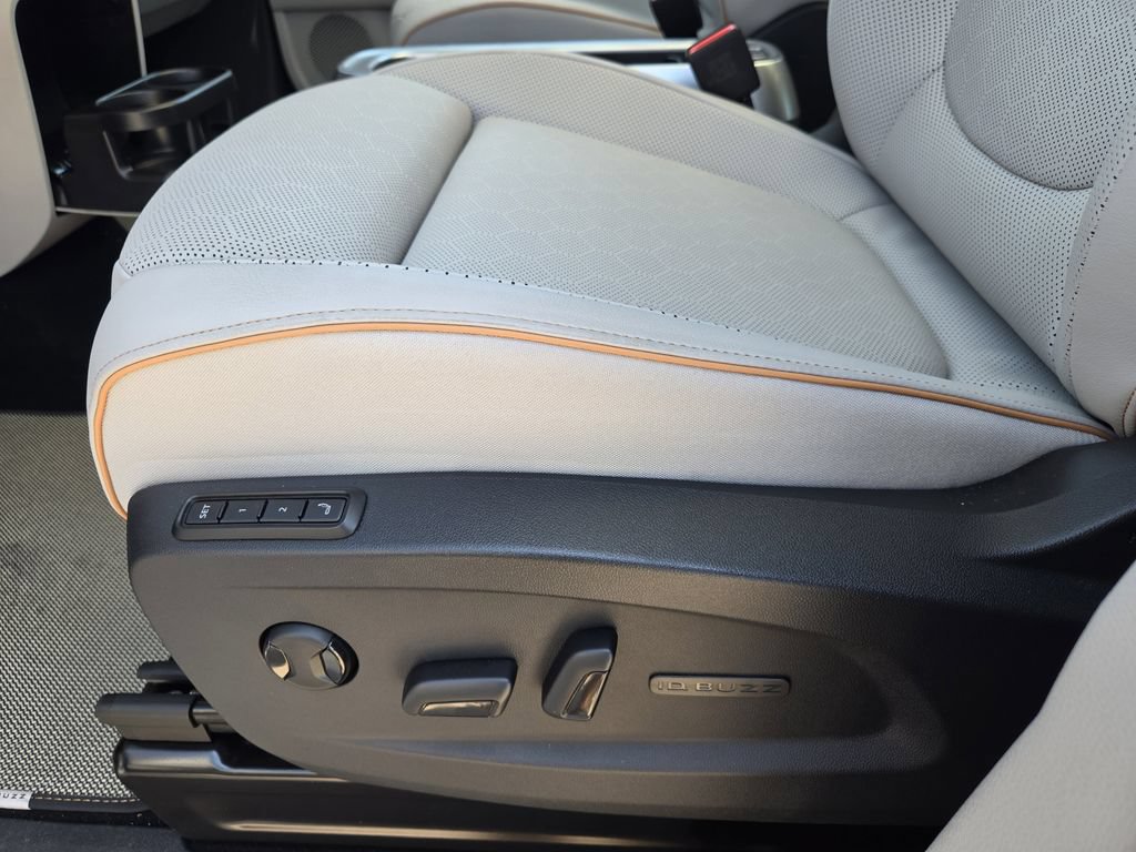 New 2025 Volkswagen ID. Buzz 1st Edition AWD/4WD image 19