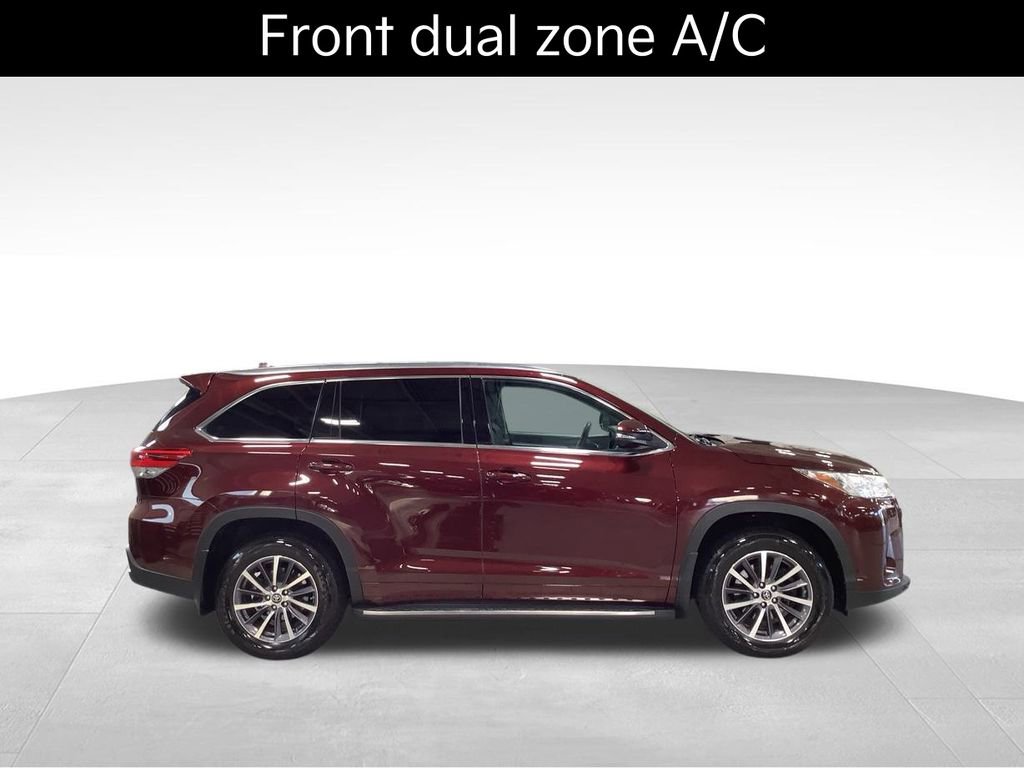 Used 2017 Toyota Highlander XLE image 3
