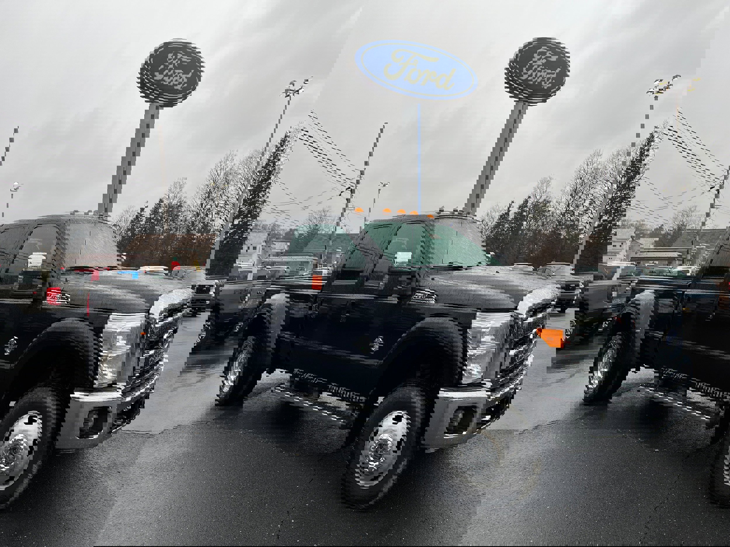 Used 2011 Ford F350 Lariat w/ Lariat Interior Pkg image 3