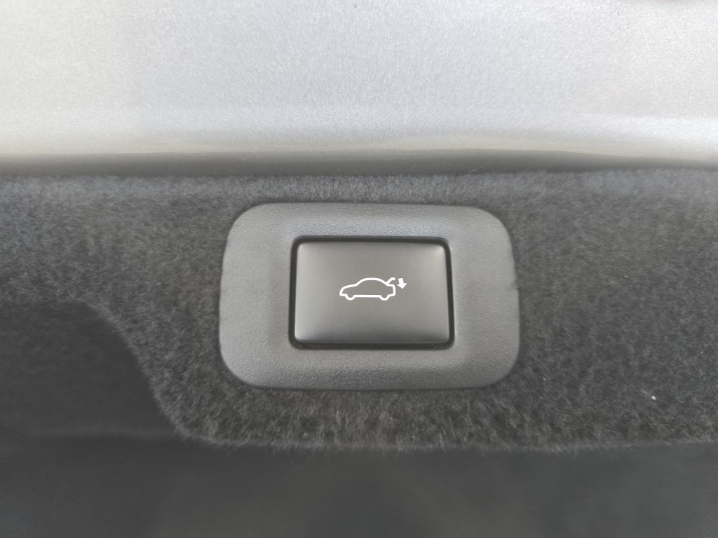 Used 2023 Lexus LS 500 w/ Accessory Package (Z2) RWD image 32