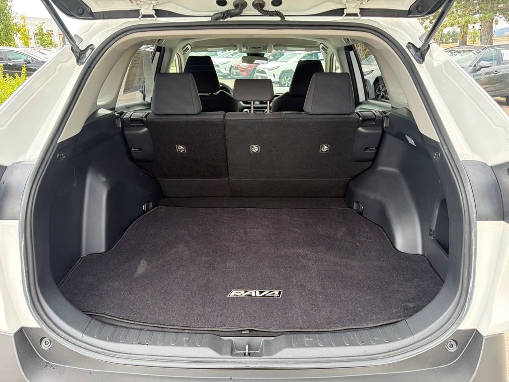 Used 2019 Toyota RAV4 LE w/ Carpet Mat Package AWD/4WD image 18