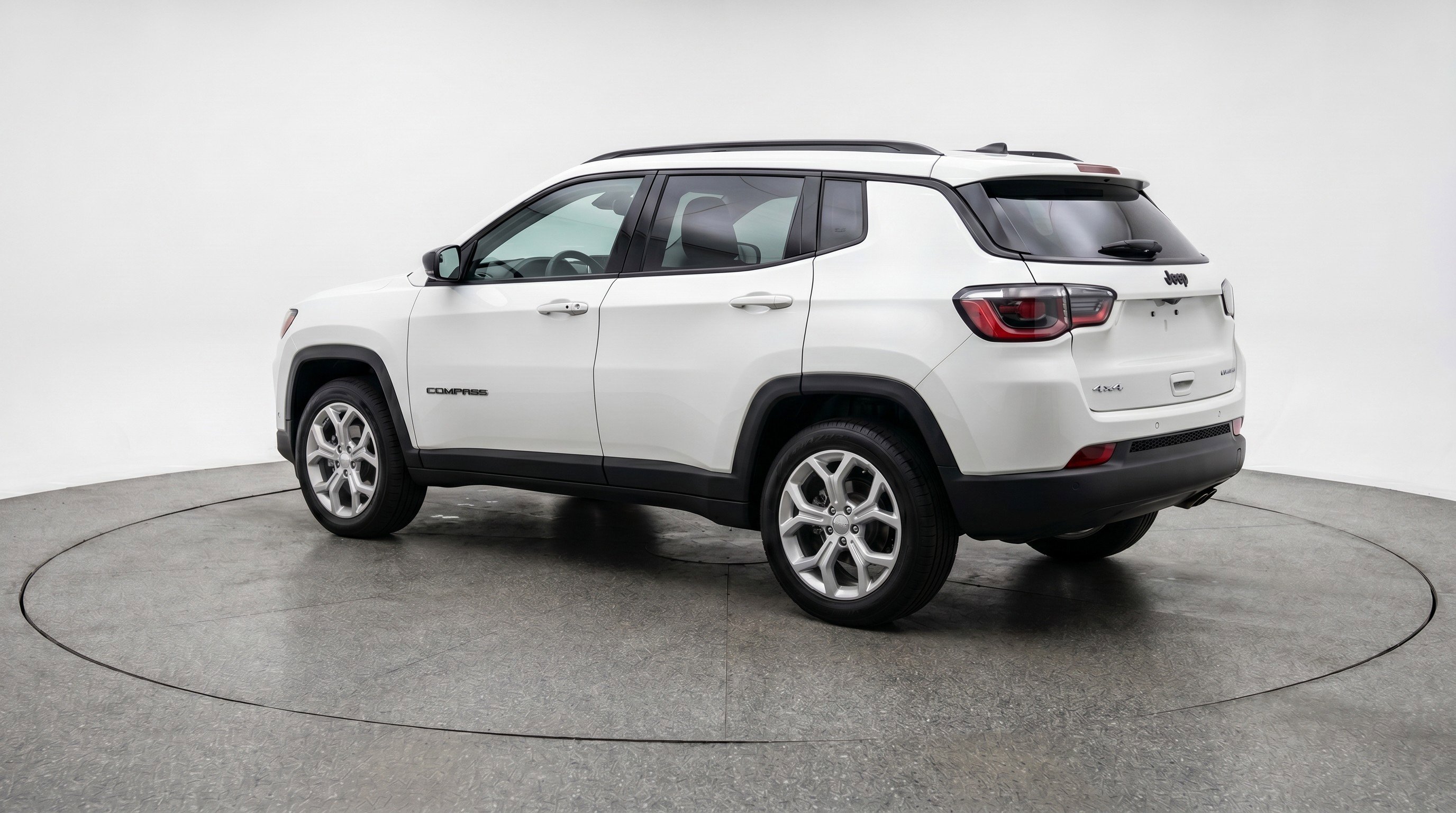 Used 2025 Jeep Compass Latitude AWD/4WD image 6