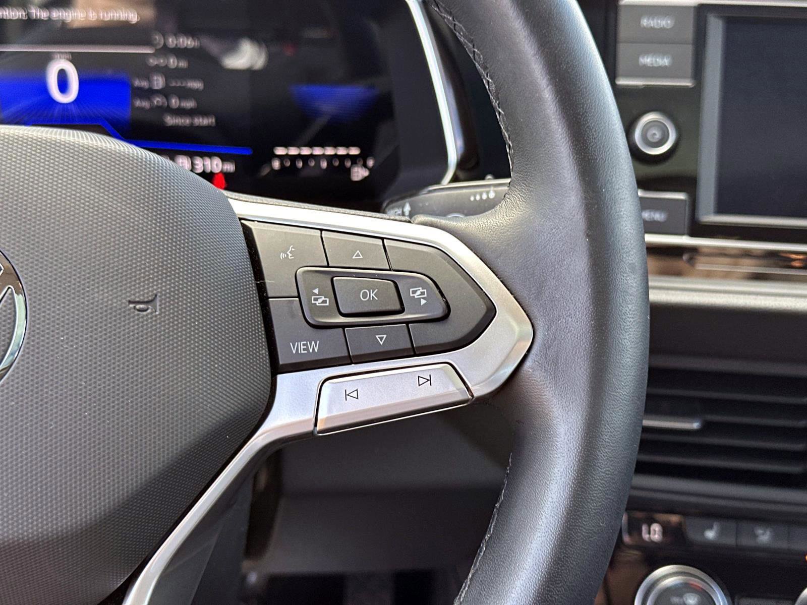 Used 2023 Volkswagen Jetta SE w/ Panoramic Sunroof Package image 25