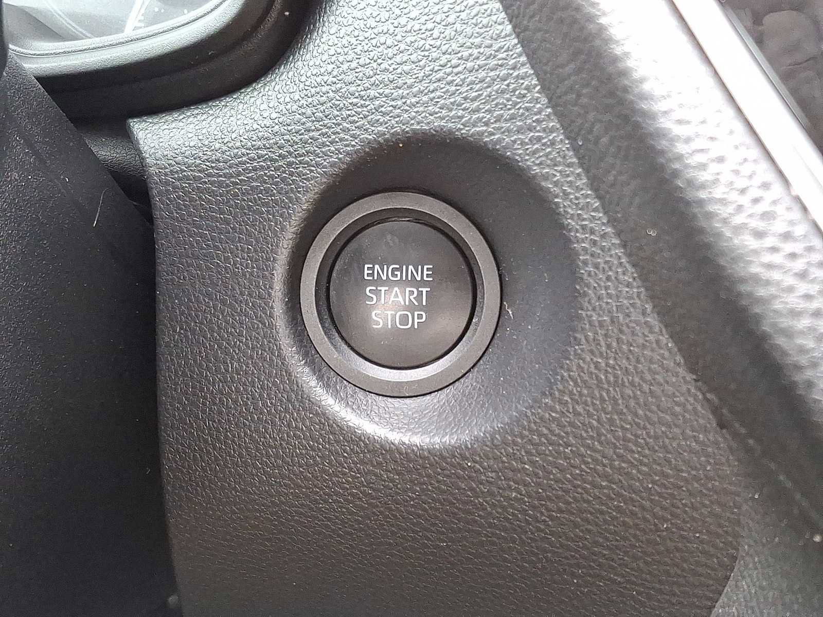 Used 2025 Toyota Corolla Cross LE image 22