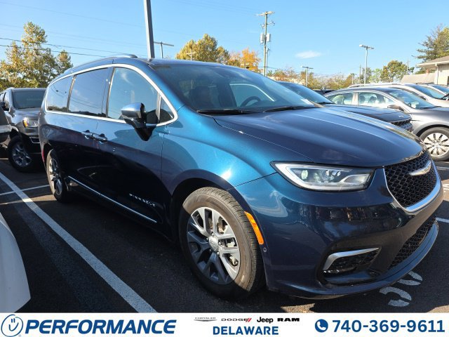 Used 2025 Chrysler Pacifica Pinnacle