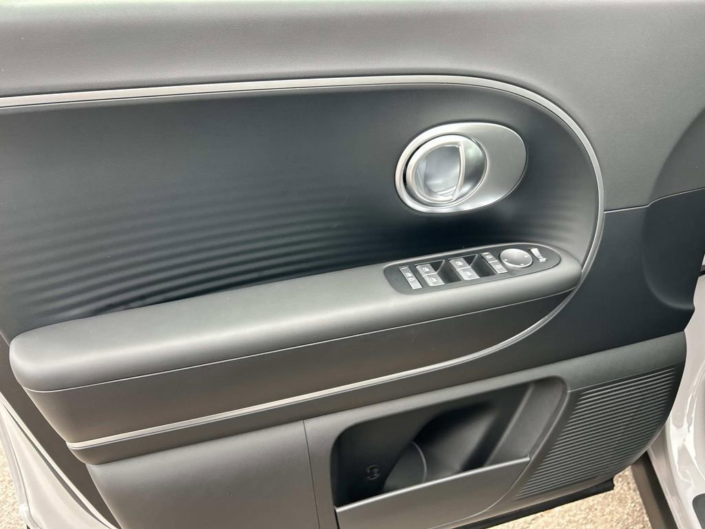 New 2026 Hyundai Ioniq 9 SE image 17