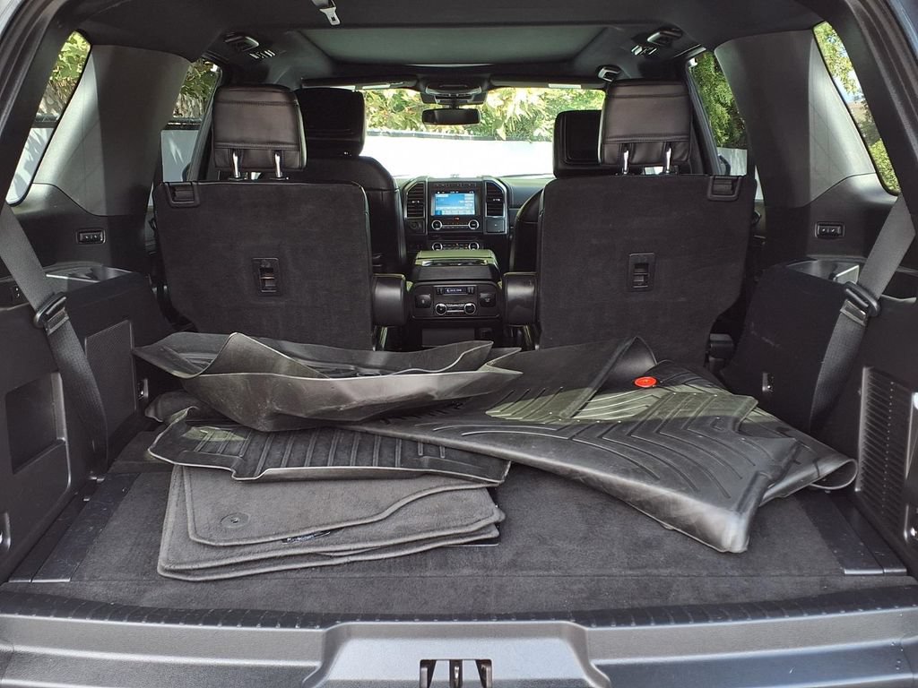 Used 2018 Ford Expedition Limited w/ Equipment Group 301A AWD/4WD image 9