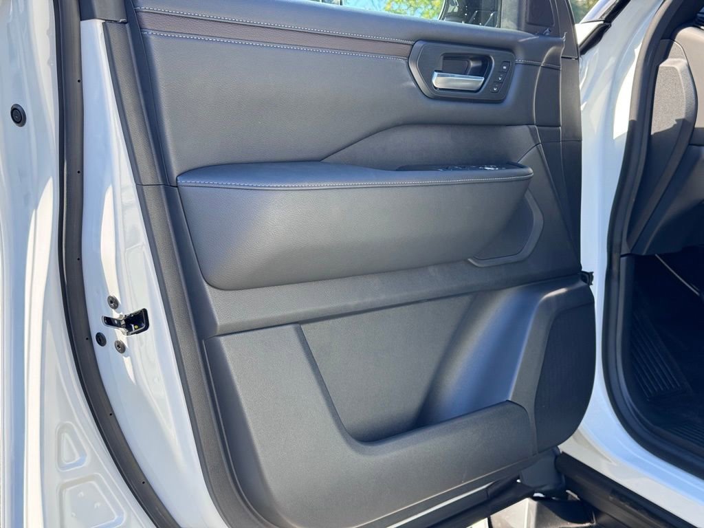 New 2025 Nissan Armada SL w/ Captain's Chari Seat Package image 23