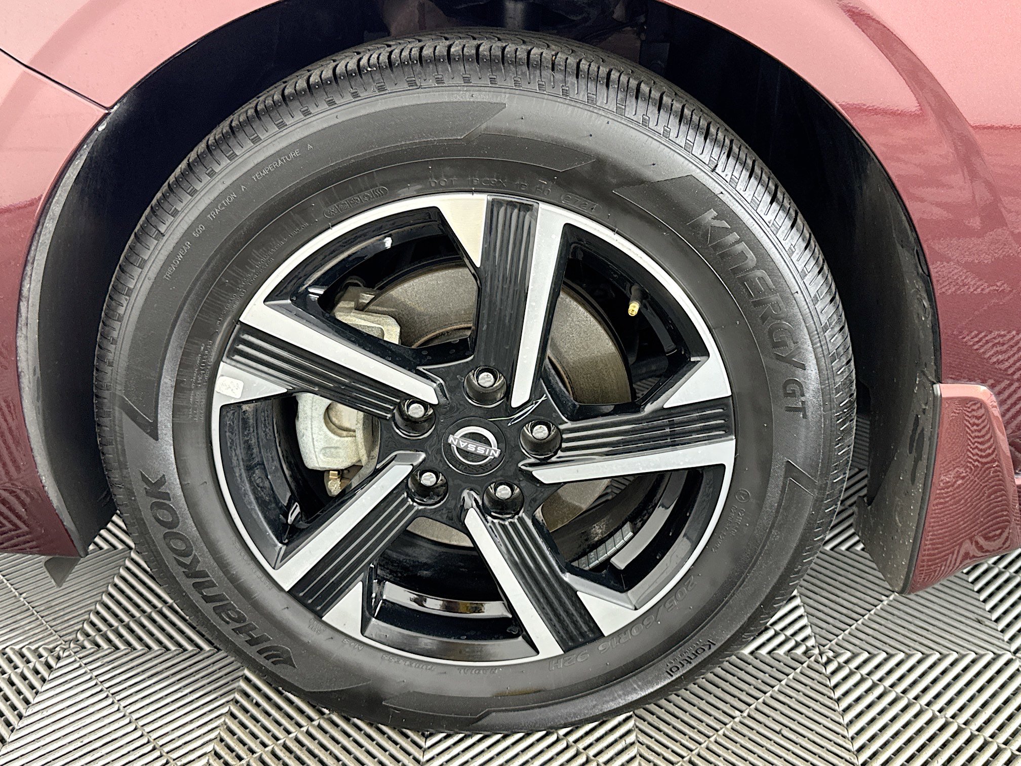 Used 2025 Nissan Sentra SV image 37