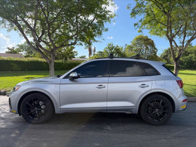 Used 2022 Audi Q5 e Premium Plus w/ Premium Plus Package AWD/4WD image 2