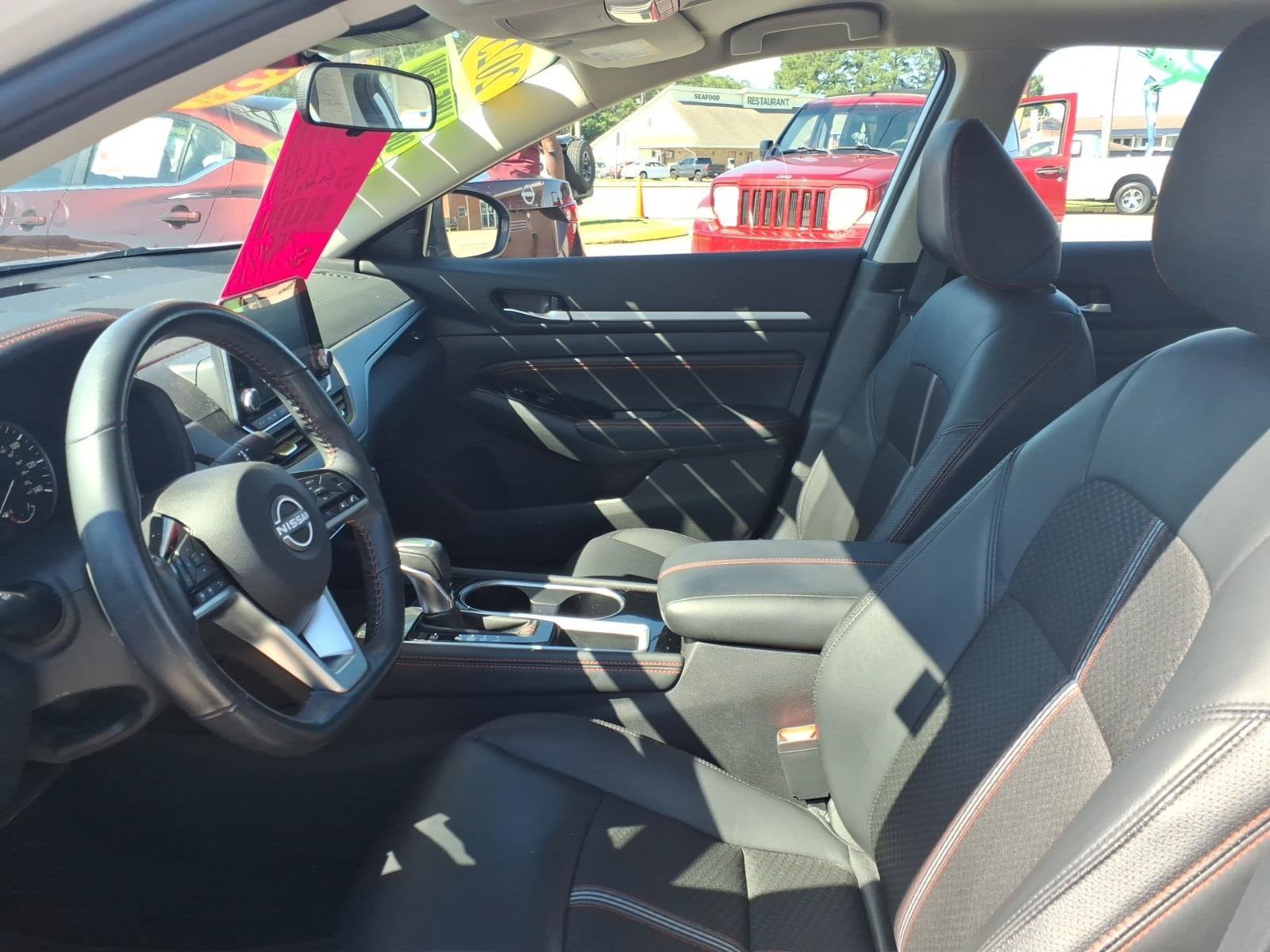 Used 2023 Nissan Altima 2.5 SR FWD image 7