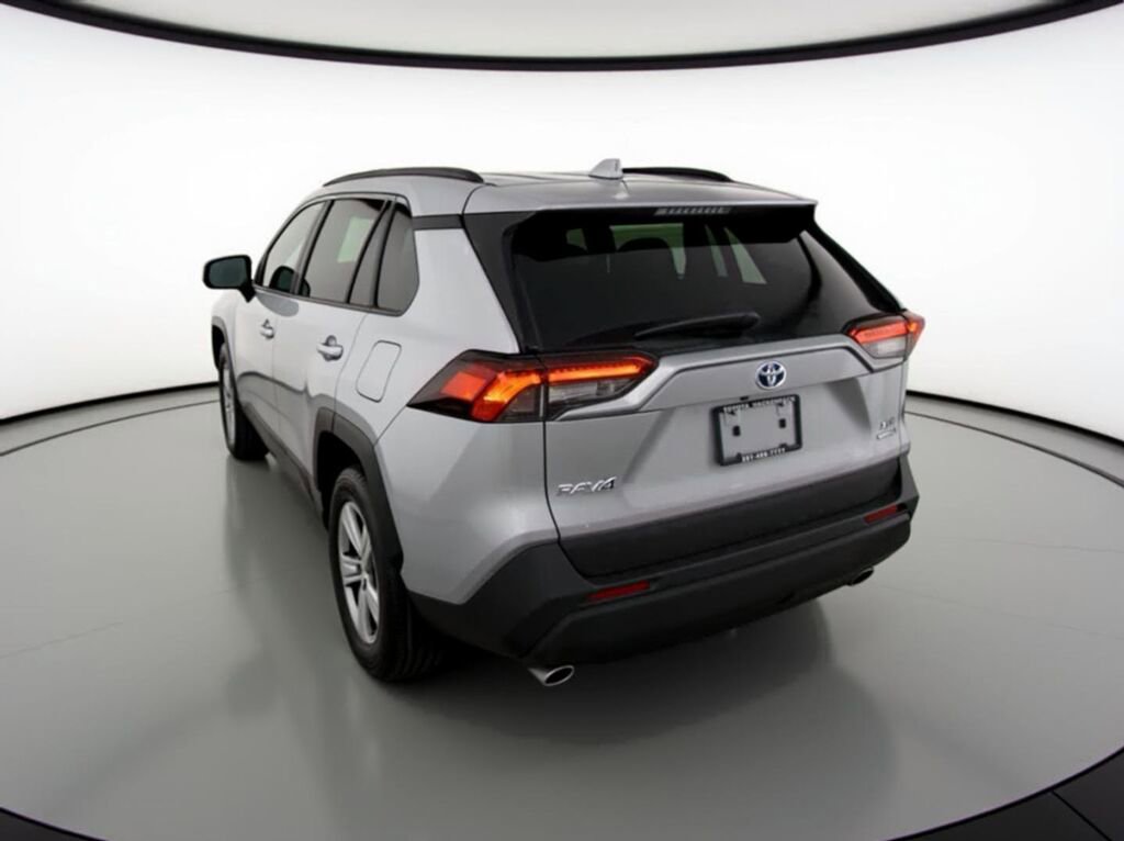 Used 2024 Toyota RAV4 XLE image 5