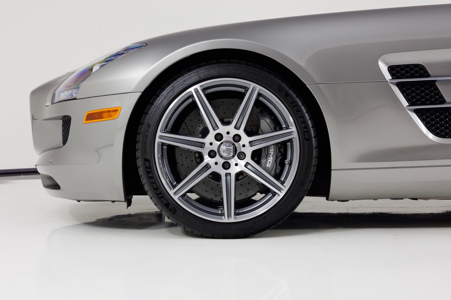 Used 2011 Mercedes-Benz SLS AMG Coupe image 11