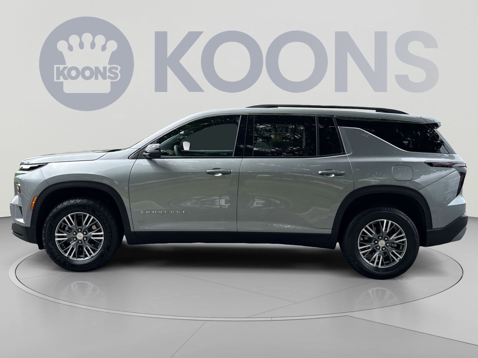 Used 2025 Chevrolet Traverse LT AWD/4WD image 2