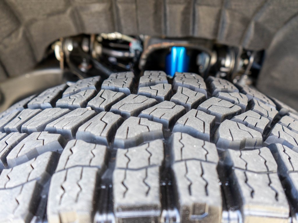 Used 2025 GMC Sierra 2500 AT4X image 33