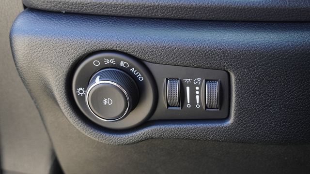 New 2026 Chrysler Pacifica Select FWD image 22
