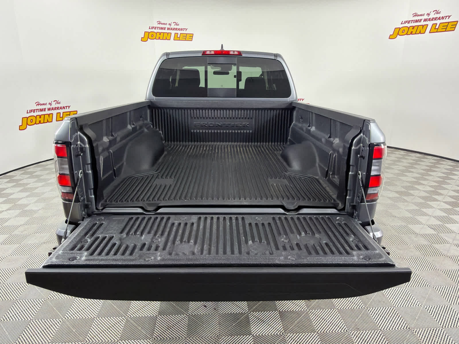 Certified 2025 Nissan Frontier SV RWD image 5