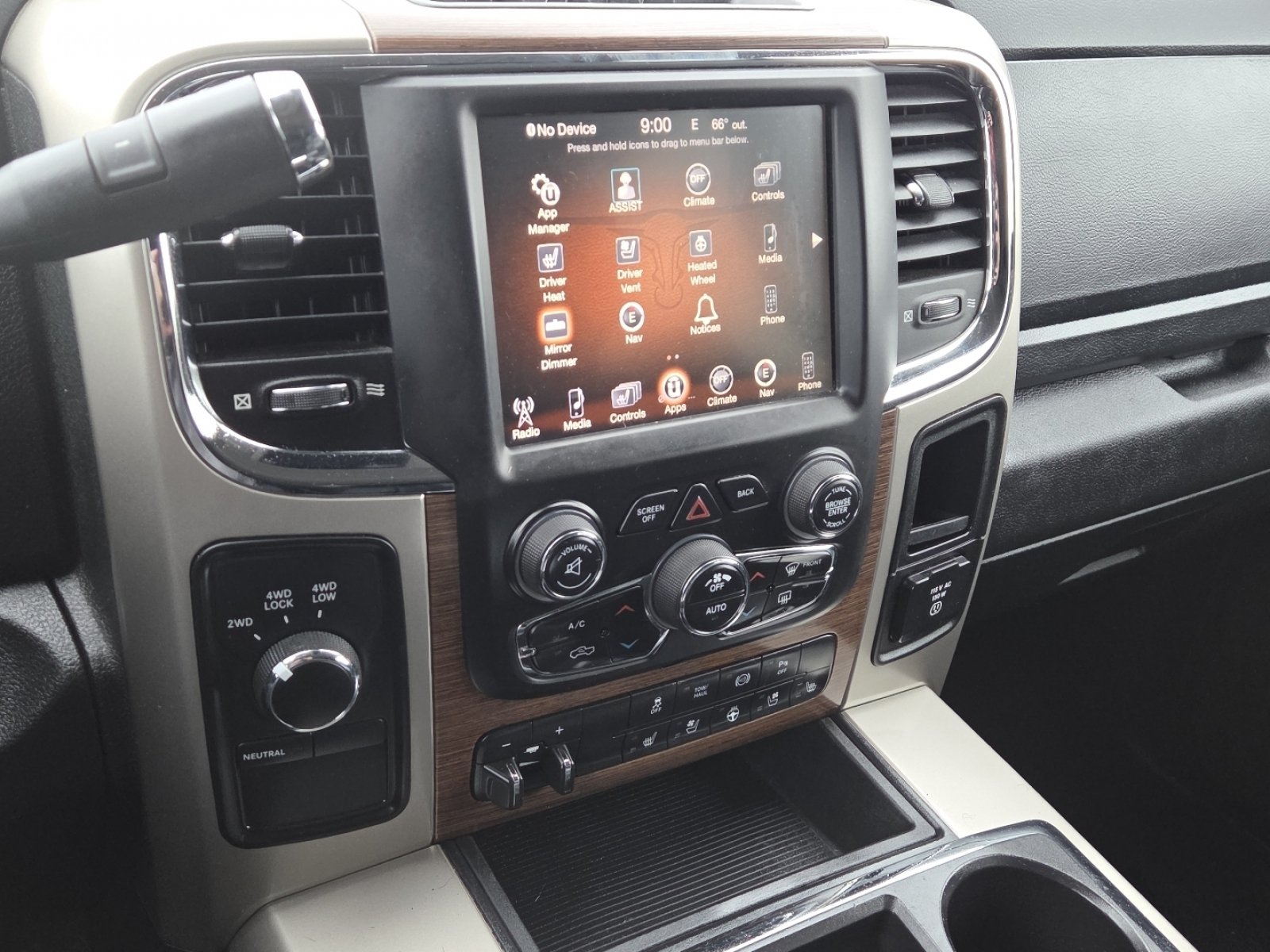 Used 2015 RAM 2500 Laramie w/ Black Appearance Group AWD/4WD image 29