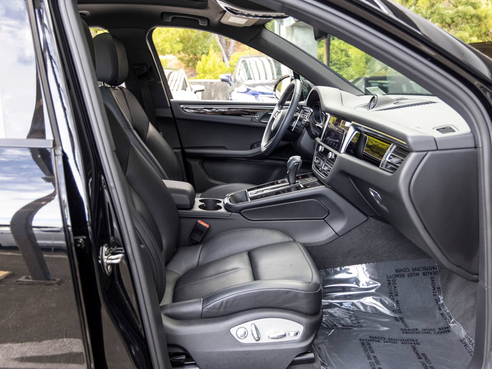 Certified 2023 Porsche Macan AWD/4WD image 65