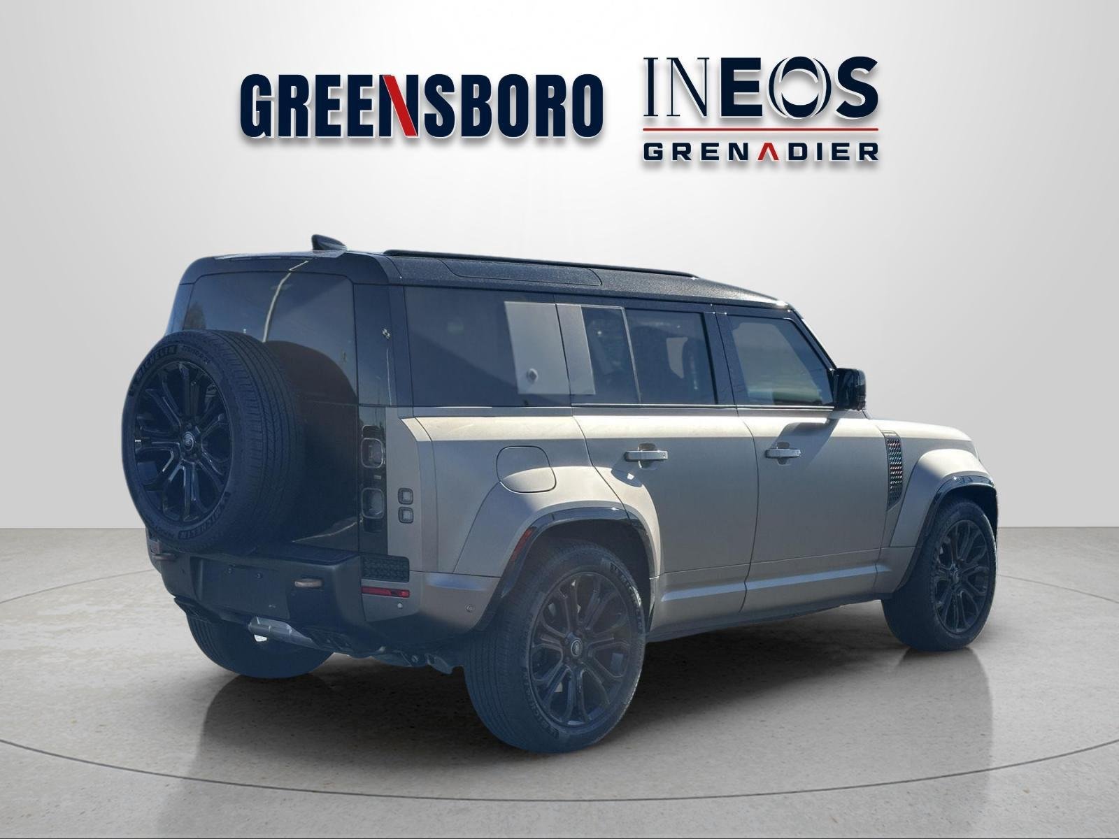 Used 2025 Land Rover Defender 110 AWD/4WD image 5