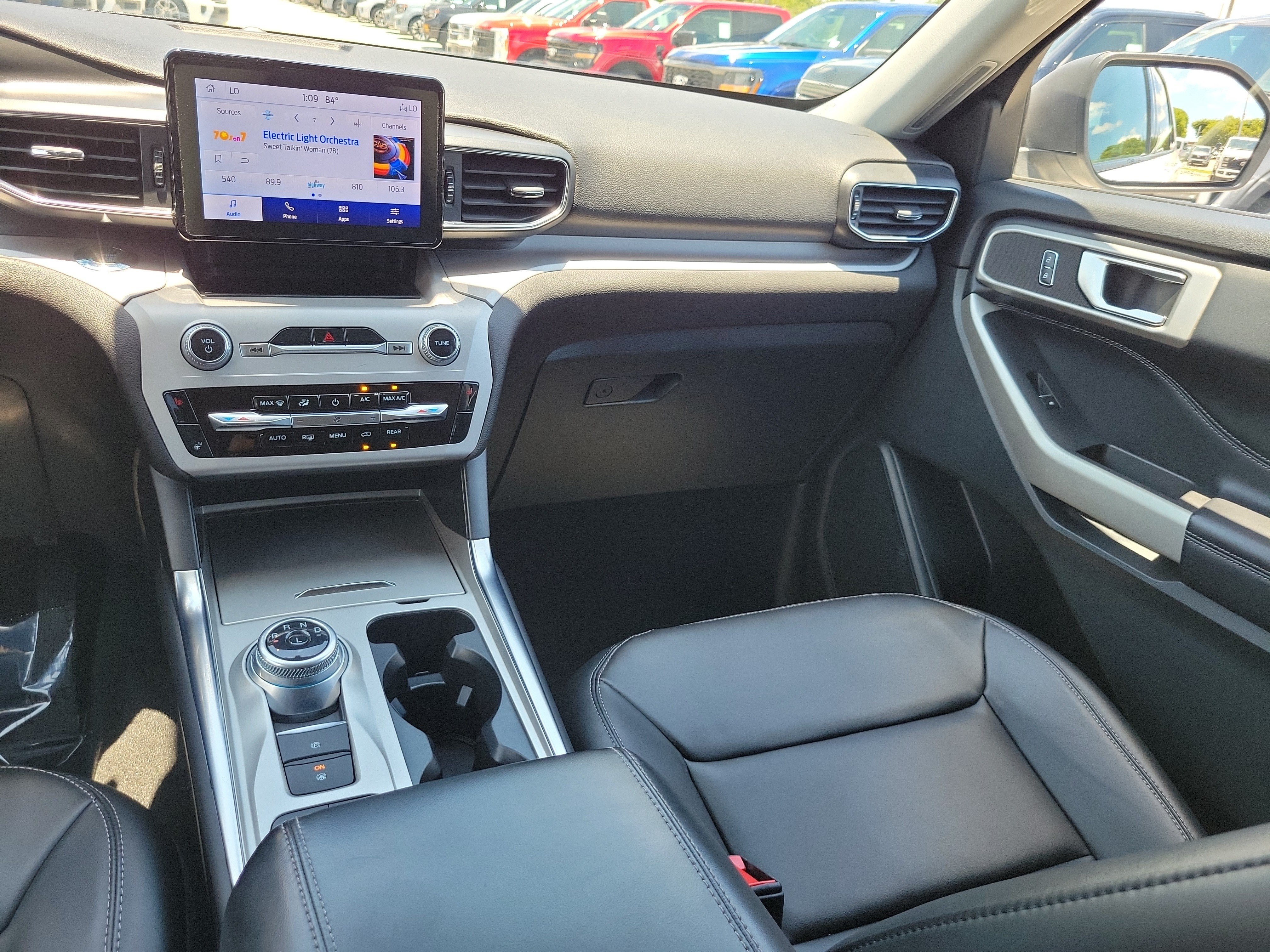 Used 2023 Ford Explorer XLT w/ Equipment Group 202A RWD image 18