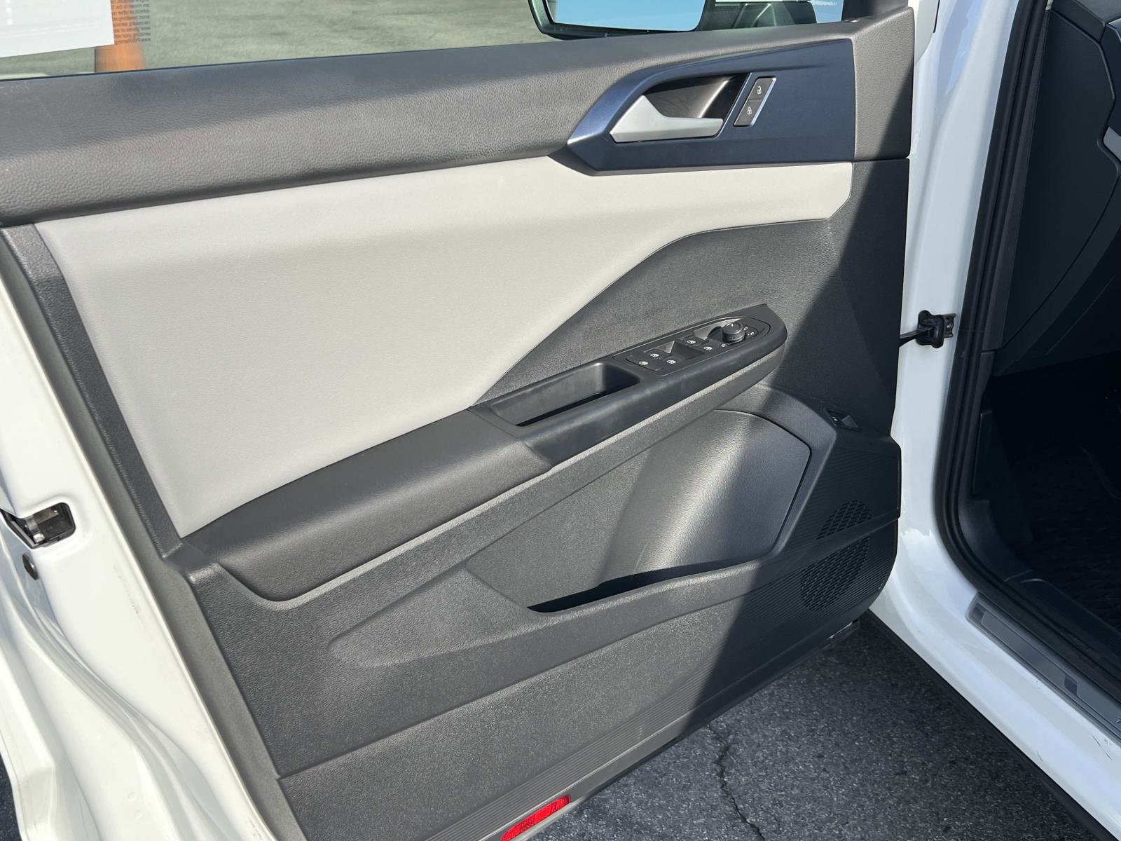 Certified 2022 Volkswagen Taos SE image 6