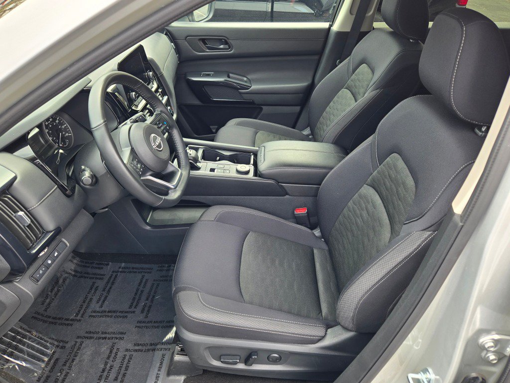 Used 2025 Nissan Pathfinder SV AWD/4WD image 24