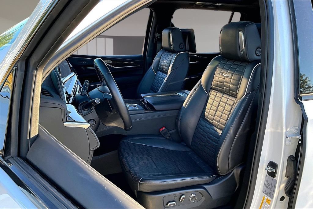 Used 2023 Cadillac Escalade ESV Sport Platinum w/ LPO, ONYX Package AWD/4WD image 27