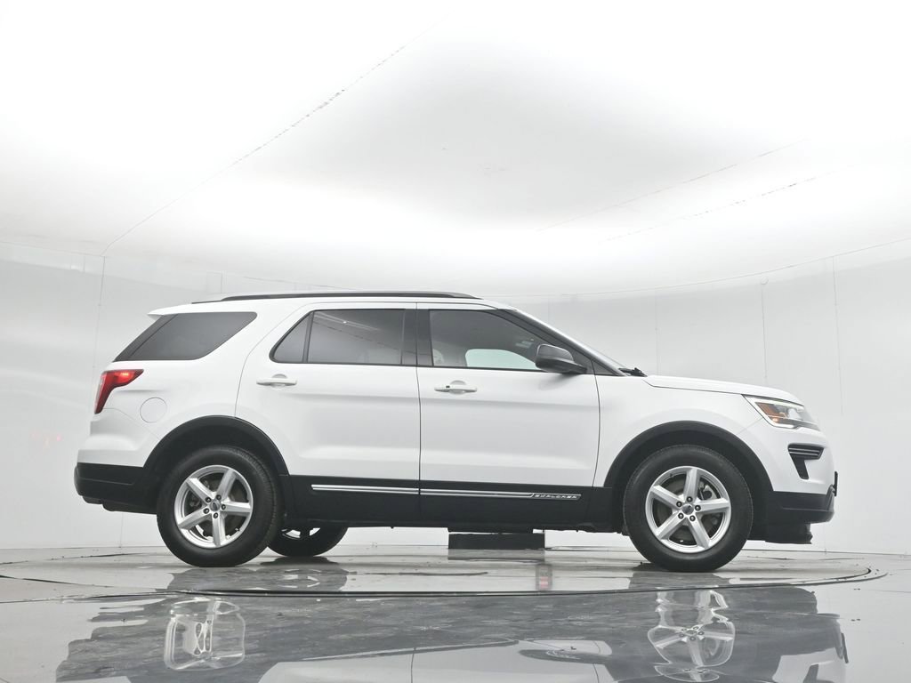 Used 2018 Ford Explorer XLT image 50