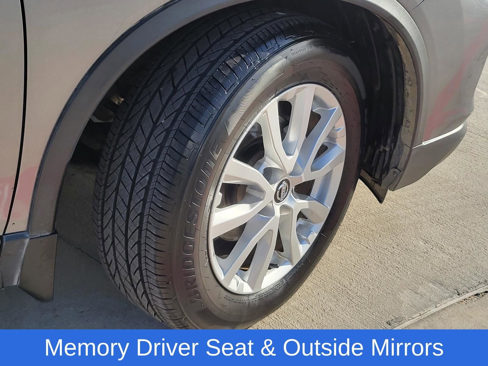 Used 2018 Nissan Rogue SV w/ Premium Package image 7