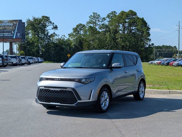 Used 2025 Kia Soul LX w/ LX Technology Package FWD image 1