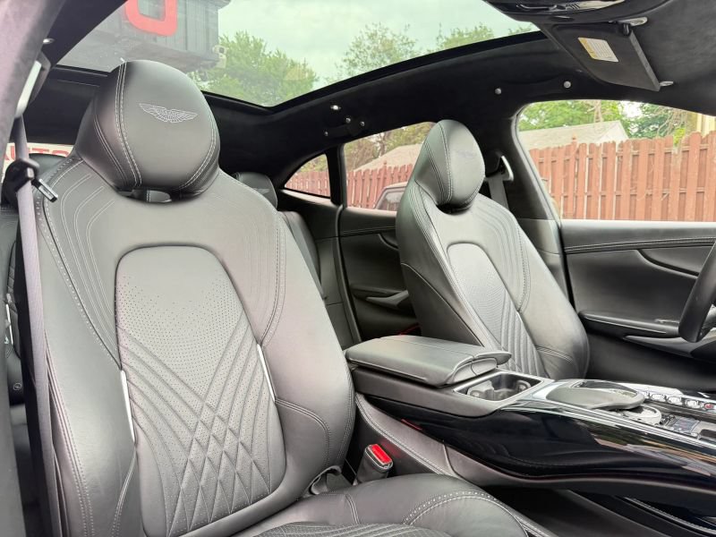 Used 2021 Aston Martin DBX AWD/4WD image 32
