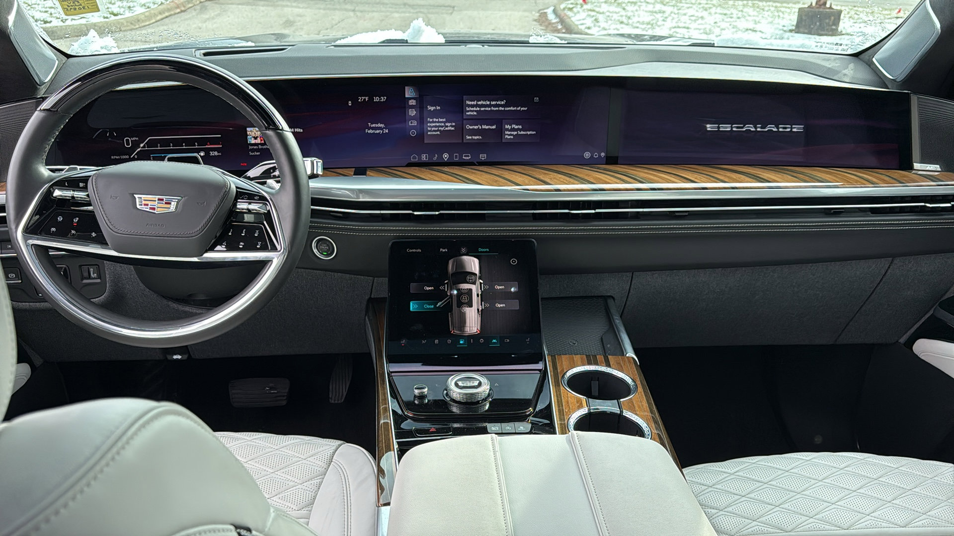 Certified 2025 Cadillac Escalade ESV Sport Platinum image 9