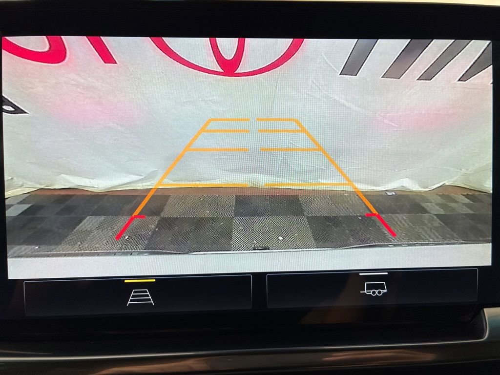 Used 2022 Chevrolet Silverado 1500 LT AWD/4WD image 31