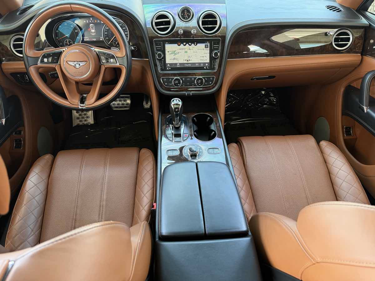 Used 2017 Bentley Bentayga AWD/4WD image 20