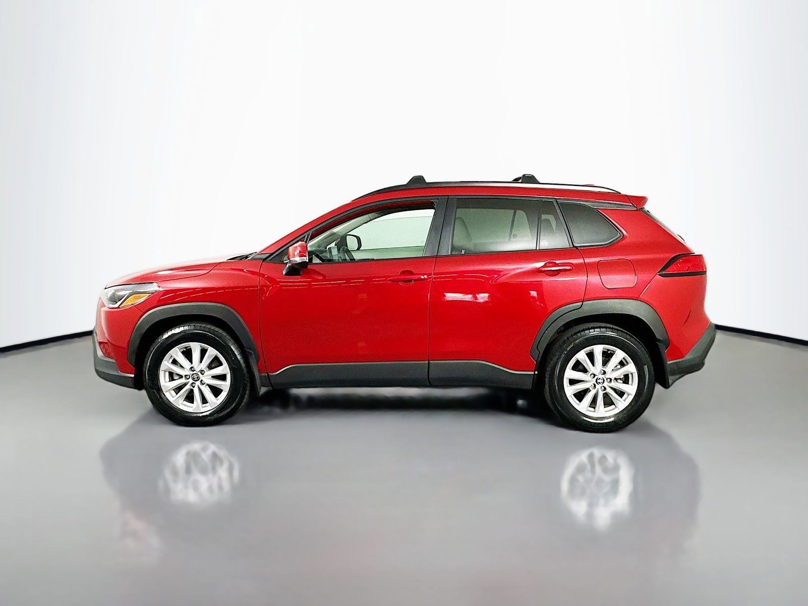 Certified 2024 Toyota Corolla Cross LE w/ Moonroof Package AWD/4WD image 4